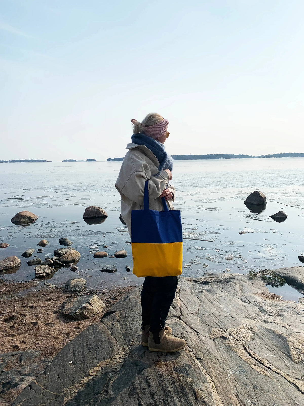 VALOA UKRAINALLE, kangaskassi Globe Hope